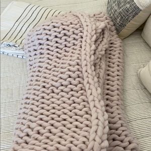 Chunky Acrylic Knit Blanket